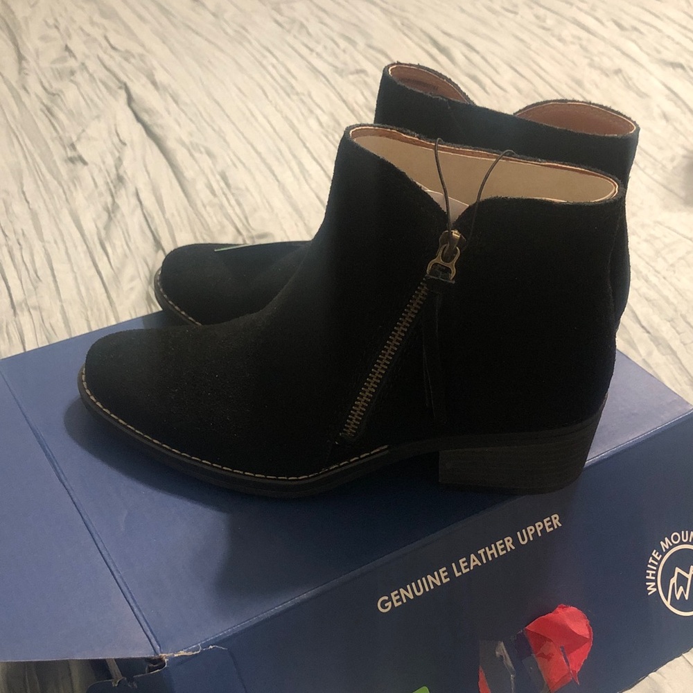 White Mountain Black Leather Ankle Booties